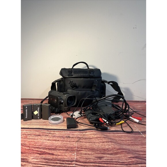PANASONIC AG-EZ30 Digital MINI DV Camcorder W/ Charger + Case + 4 Batteries NICE - Picture 1 of 16